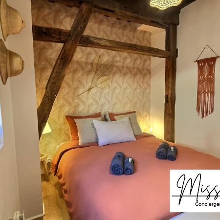 Appartamento "La Fenetre Sur Le Marche" De Miss.K Conciergerie Châtillon-sur-Chalaronne Esterno foto